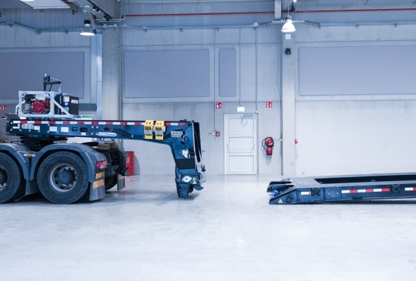 Hydraulically detachable goseneck of the MAX510 double drop