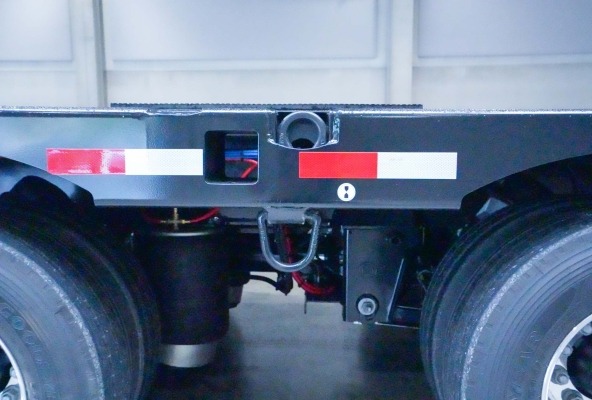 Numerous lashinhg rings and preparation for extendable outriggers on the outer frame